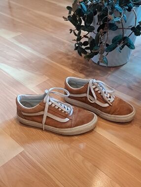 Vans Classic Suede Low-Top Sneakers - Tan